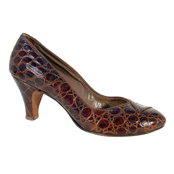Emporium Shoes - EMPORIUM Vintage 1940's Crocodile Pumps 7.5N